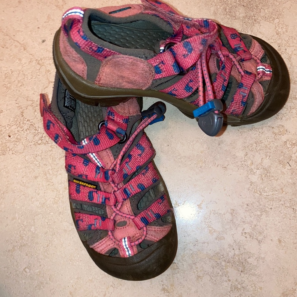 Keen kids pink whale water shoes